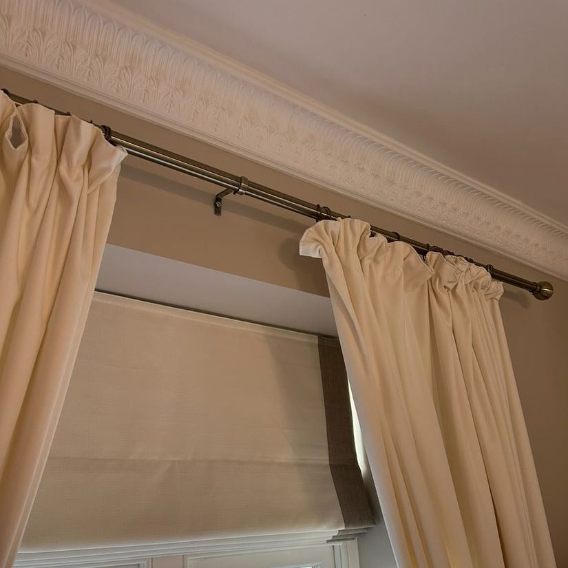 section of acanthus and plain leaf coving shown above curtains - 145mm