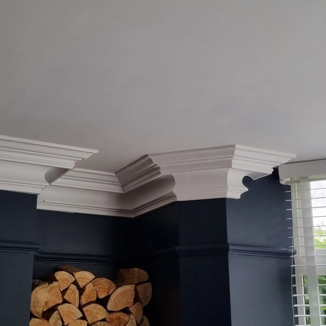 Victorian Swan Neck cornice in main room