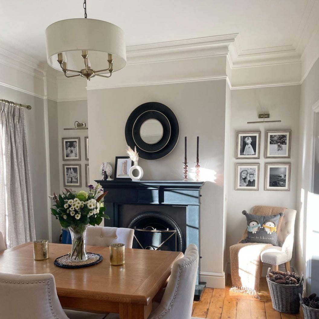 example of swan neck plaster coving fitted in cozy dinning room 