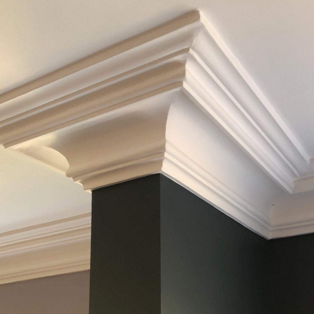 a section of Victorian style Swan Neck Plaster Coving - 125mm