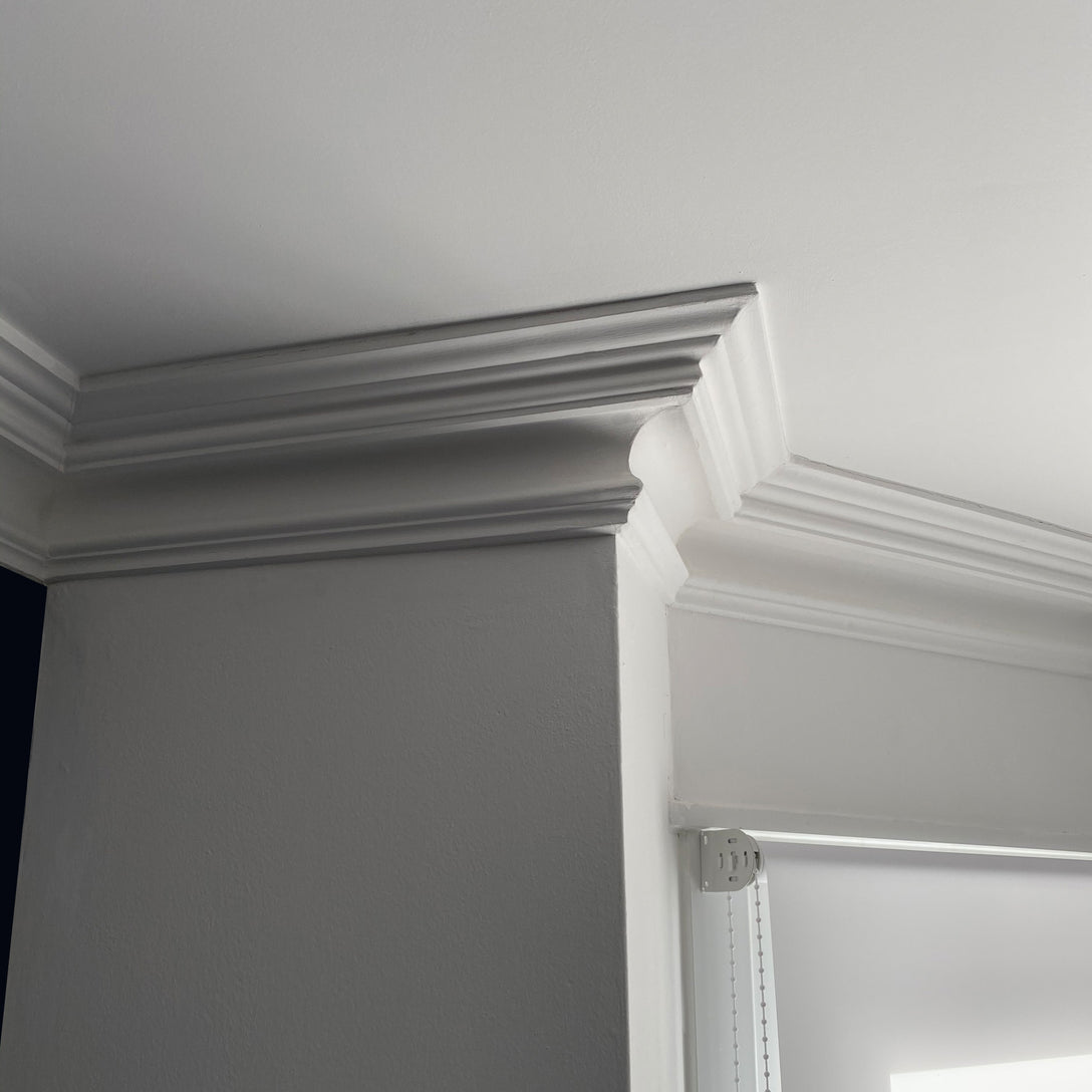 corner section of fitted victorian swan neck plaster coving - 100mm