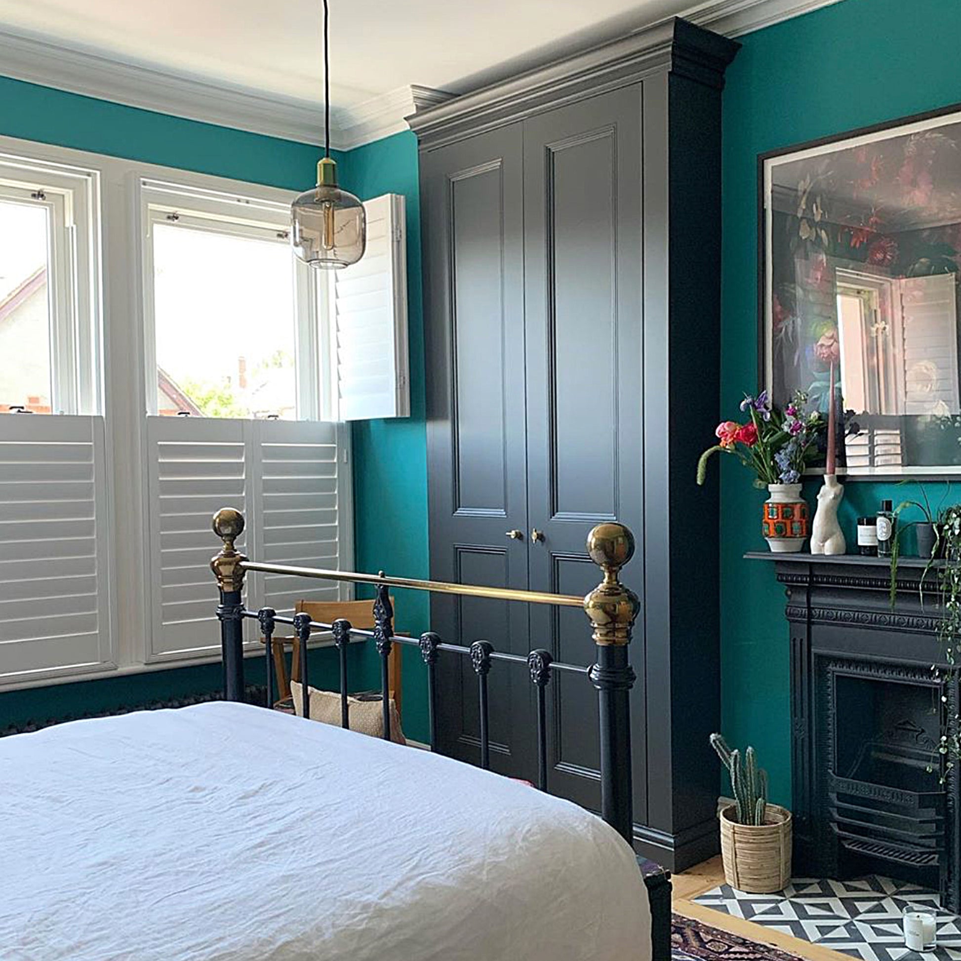 100mm swan neck plaster cornice shown fitted in bright blue bedroom