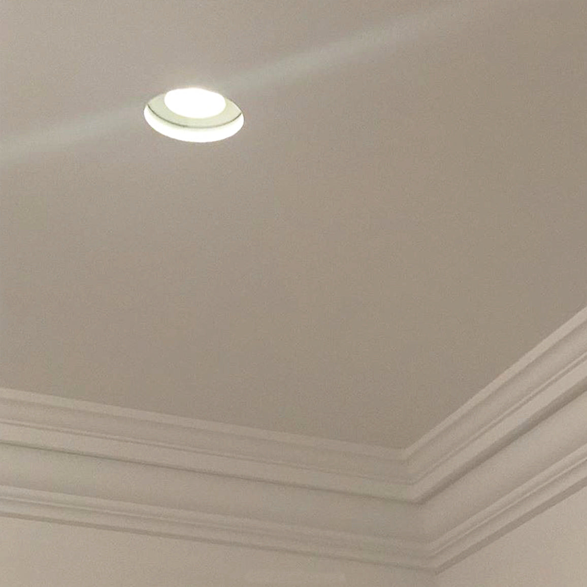 Regency Medium coving in well-lit room