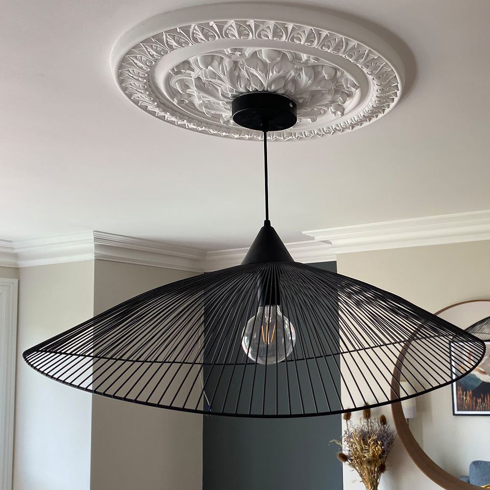 detailed image showing swan neck plaster cornice fitted with ceiling rose in living room - 100mm