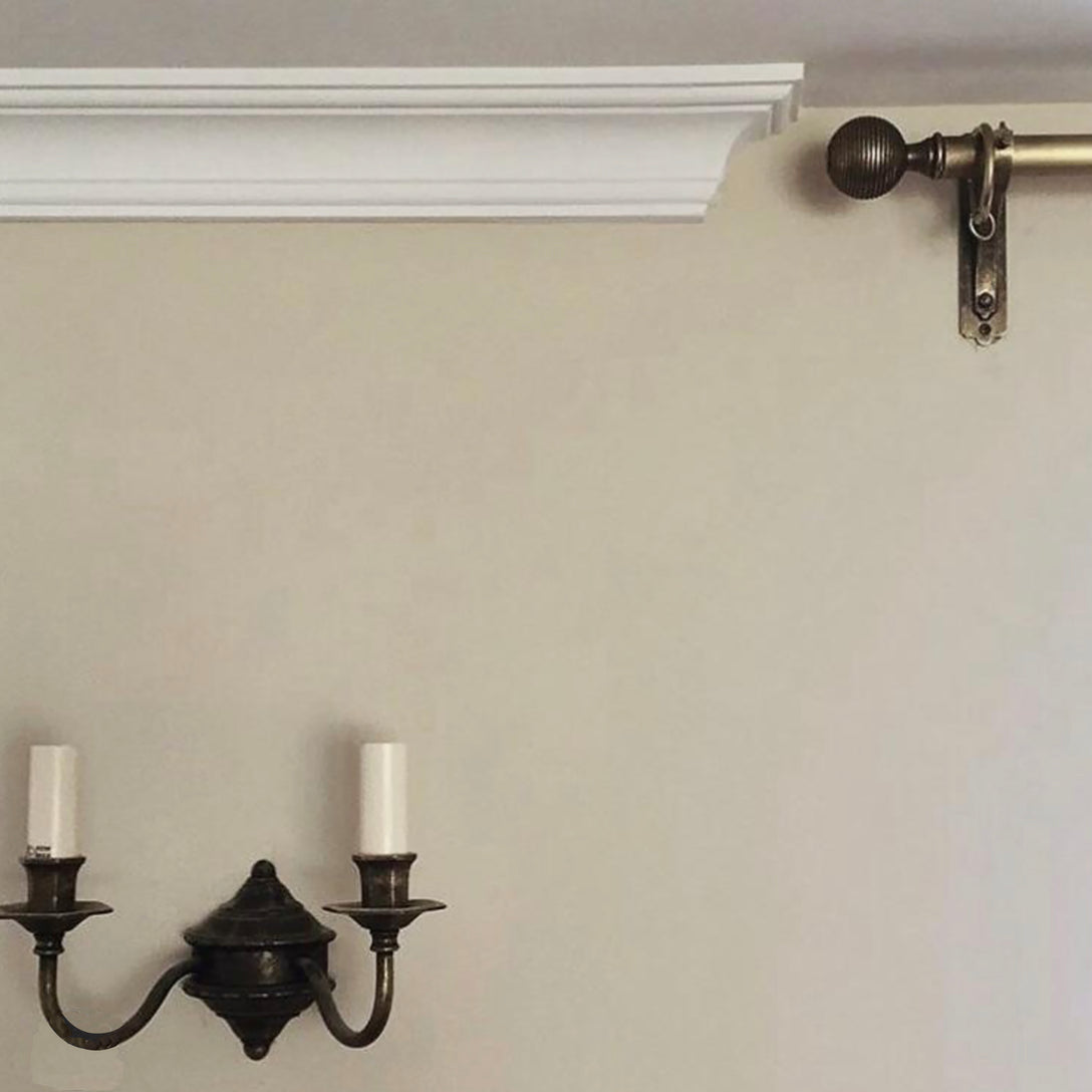 Small cornice in period room