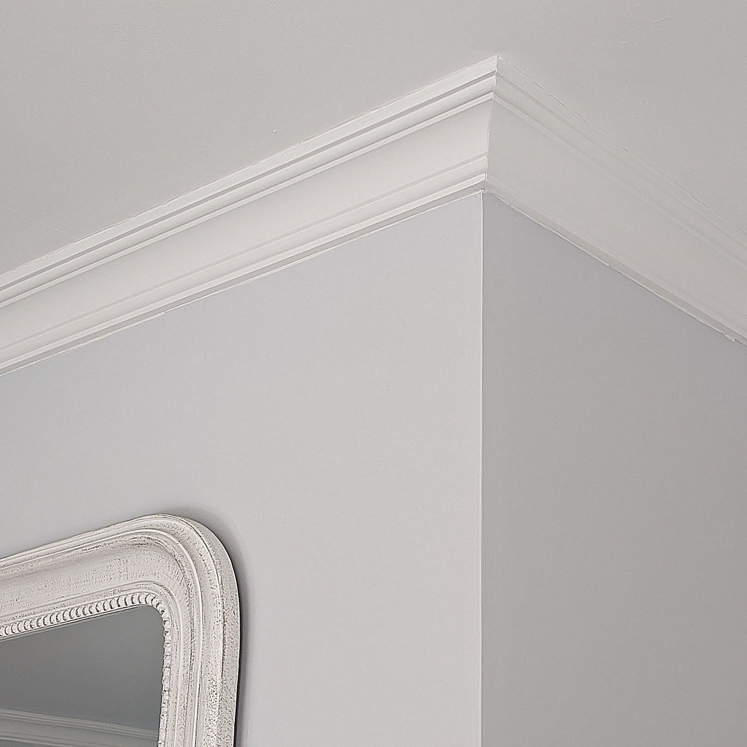 Small cornice on chimney breast