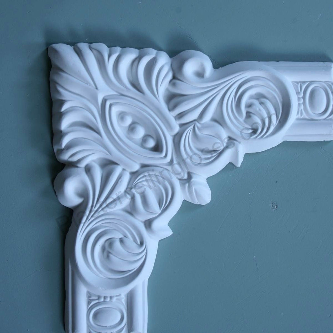 Decorative Ovolo Corner Moulding close-up of details