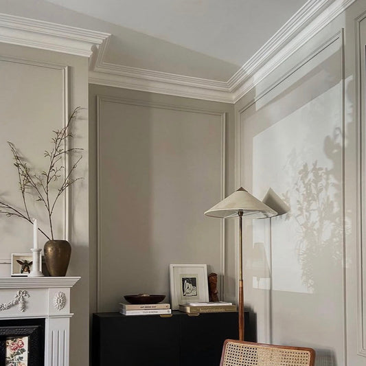 victorian swan neck plaster coving in living room