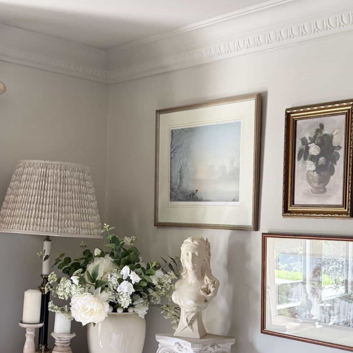 Egg & Dart Plaster Coving in Neutral Interior