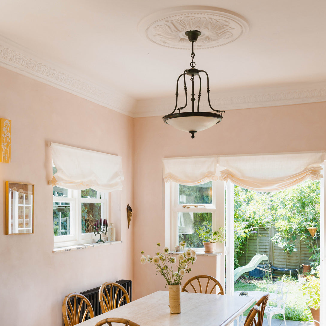 Close up of Acanthus Leaf Plaster Coving & Ceiling Rose 