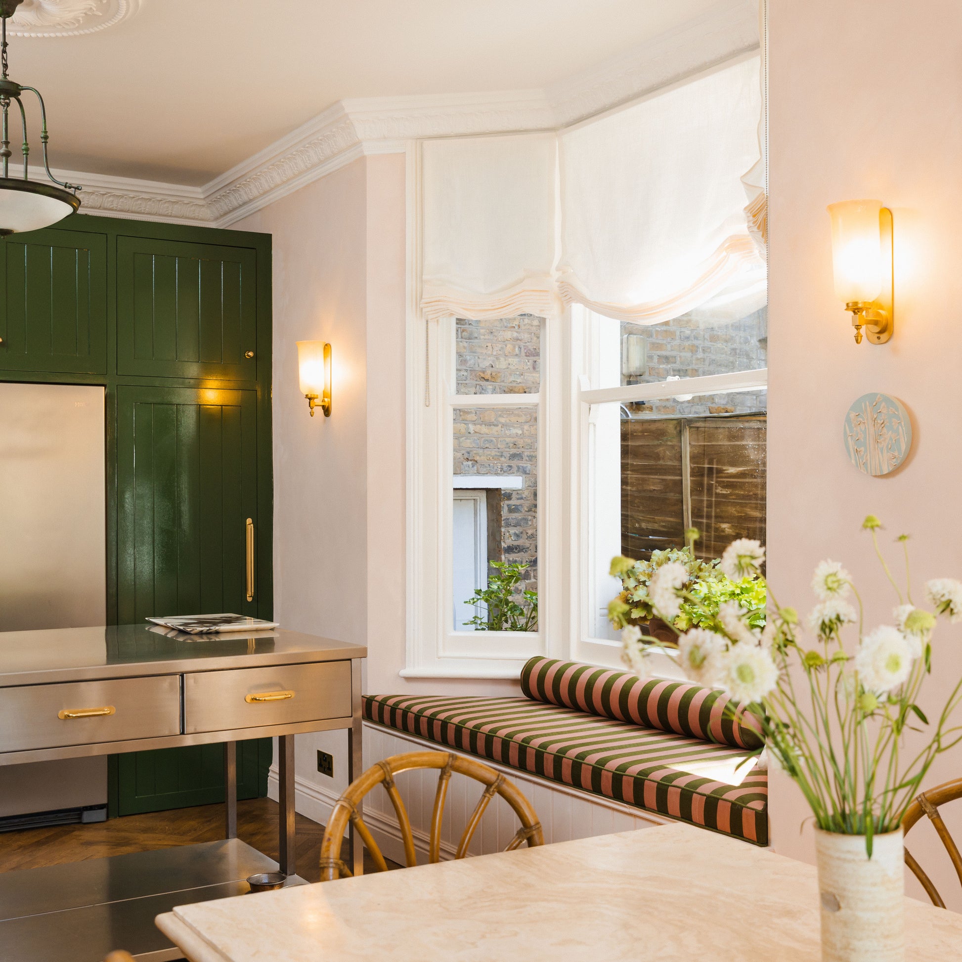 Acanthus Leaf Plaster Coving in Family Kitchen