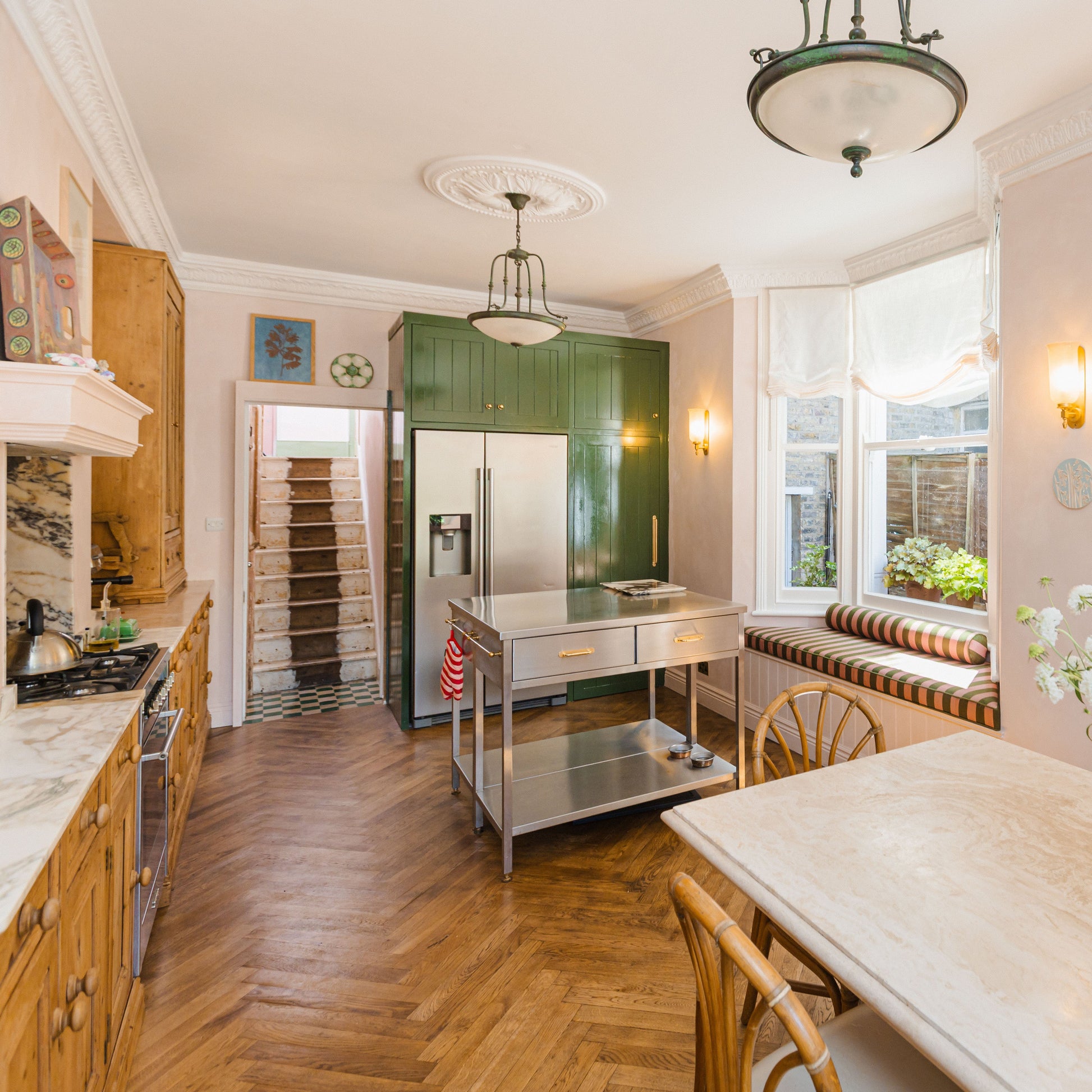 Plaster Ceiling Rose and Plaster Coving Installed in Family Kitchen