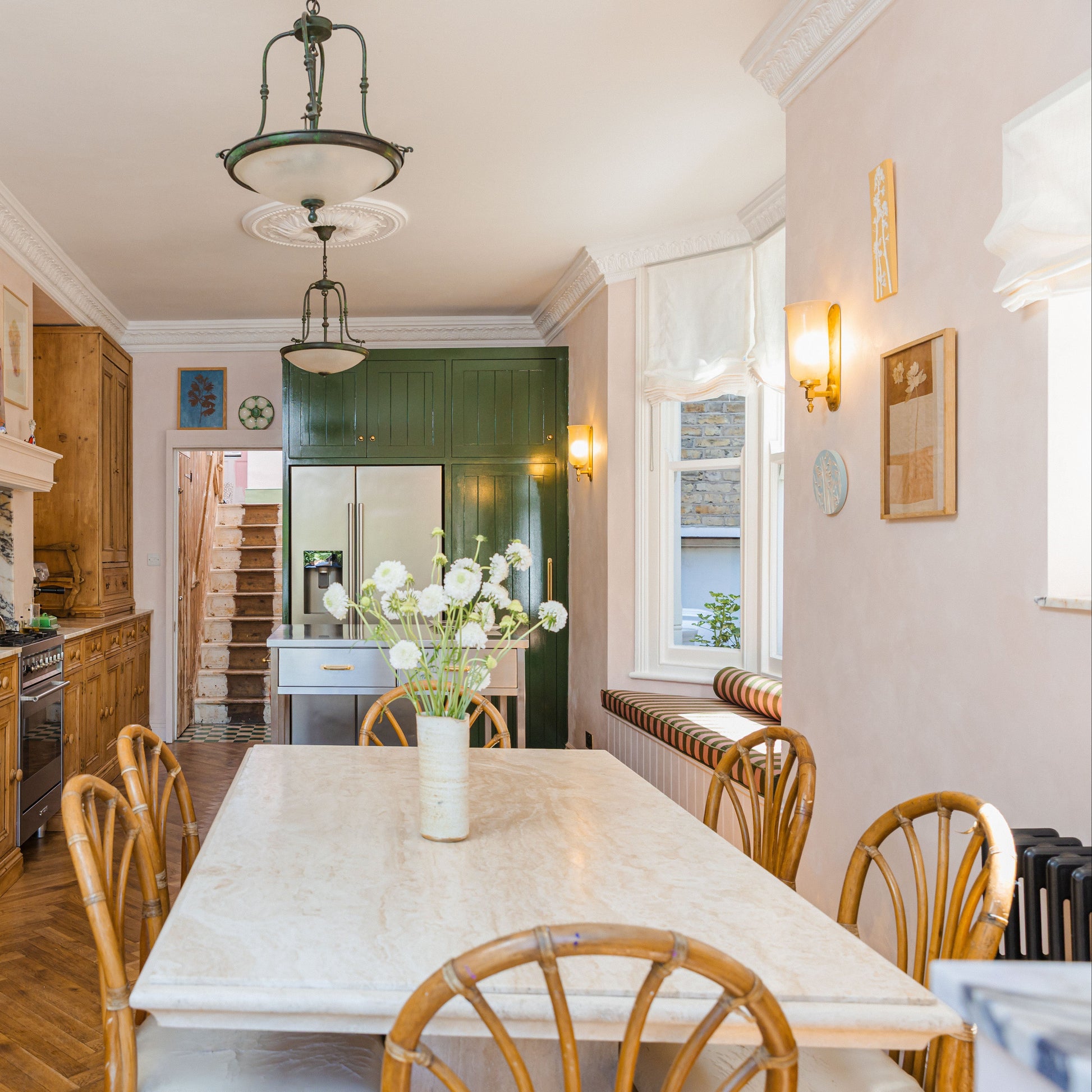 Acanthus Leaf Plaster Coving in Family Kitchen