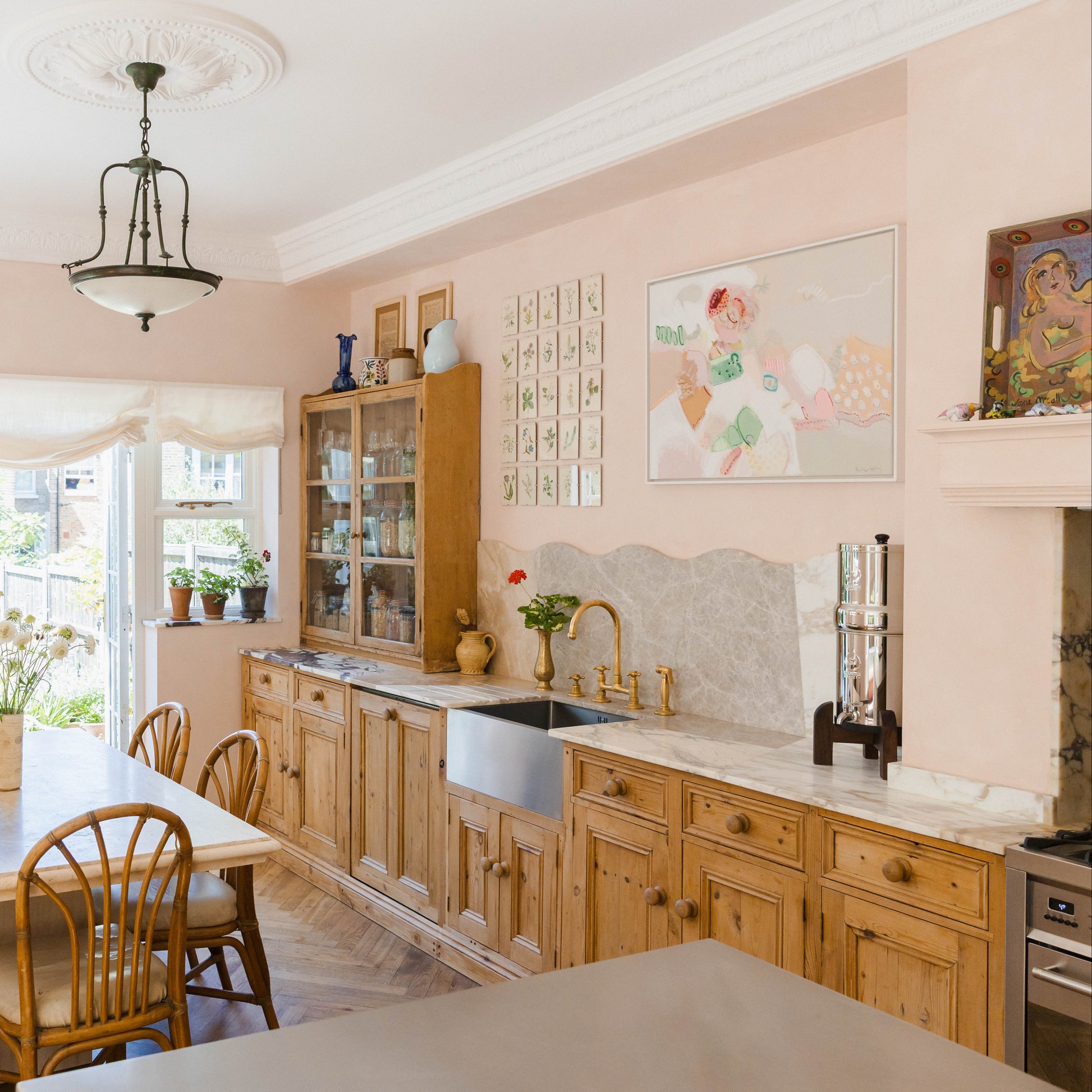 Acanthus Leaf Plaster coving in Family Kitchen