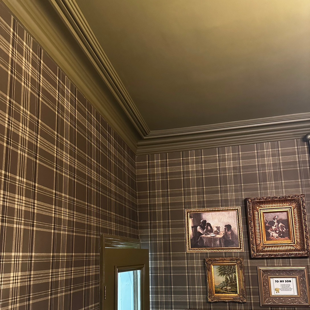 Swan Neck Plaster Coving for ich Interiors. 