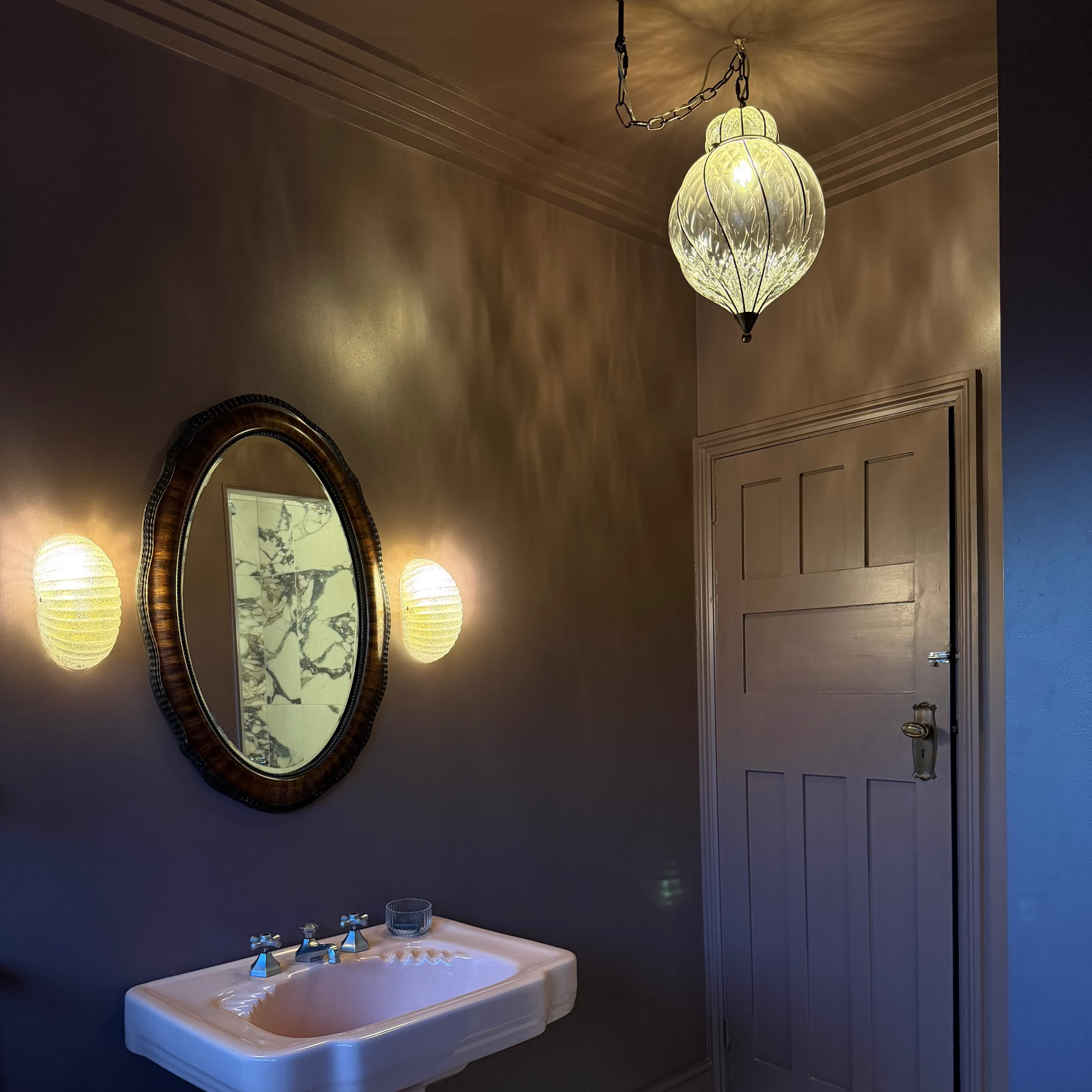 Art Deco Style Plaster Coving In Bathroom