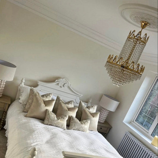 victorian swan neck coving and ceiling rose in bedroom