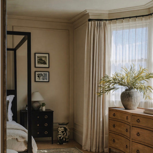 bedroom after swan neck coving instillation project