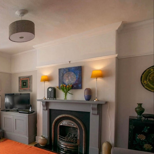 living room without plaster cornice