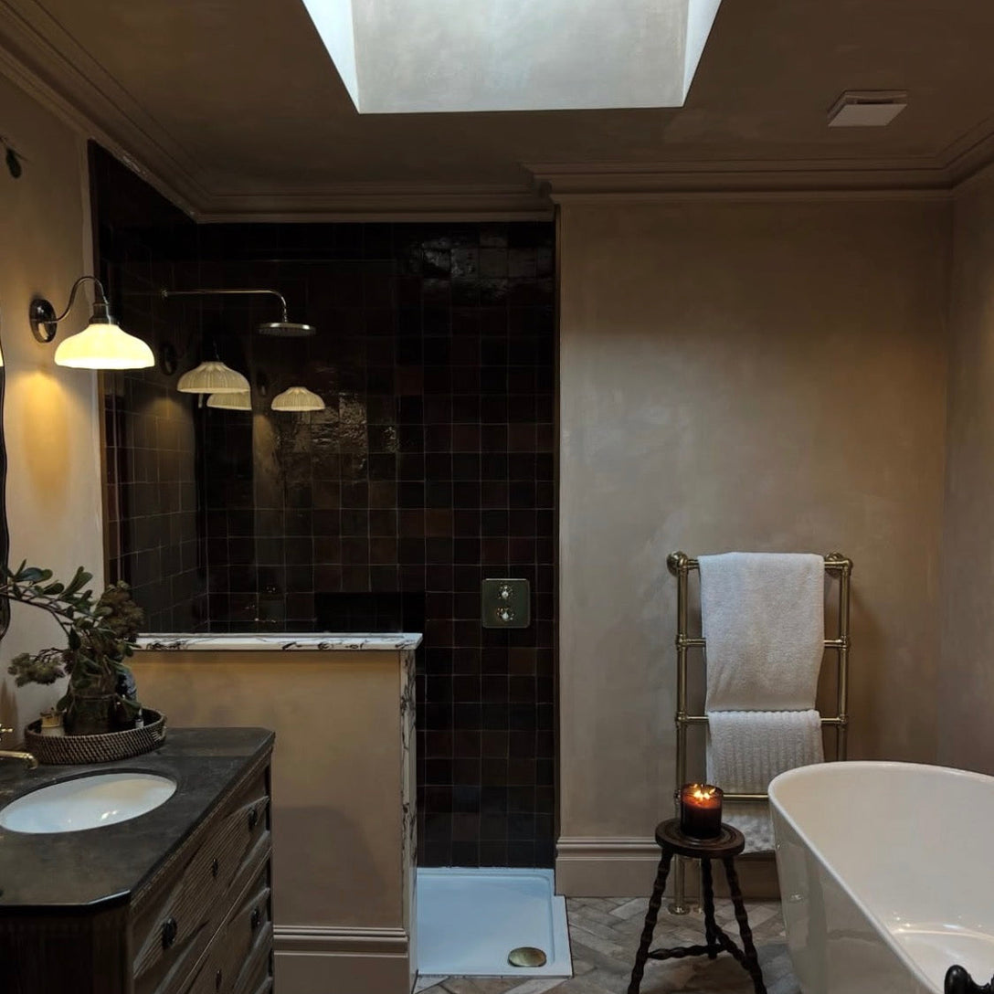 Swan Neck Coving installed in Bathroom