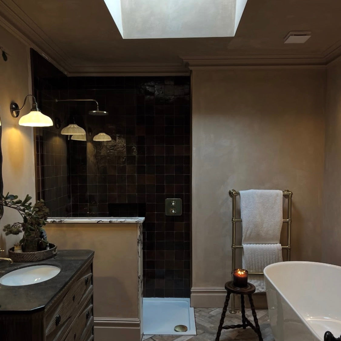 Swan Neck Coving installed in Bathroom