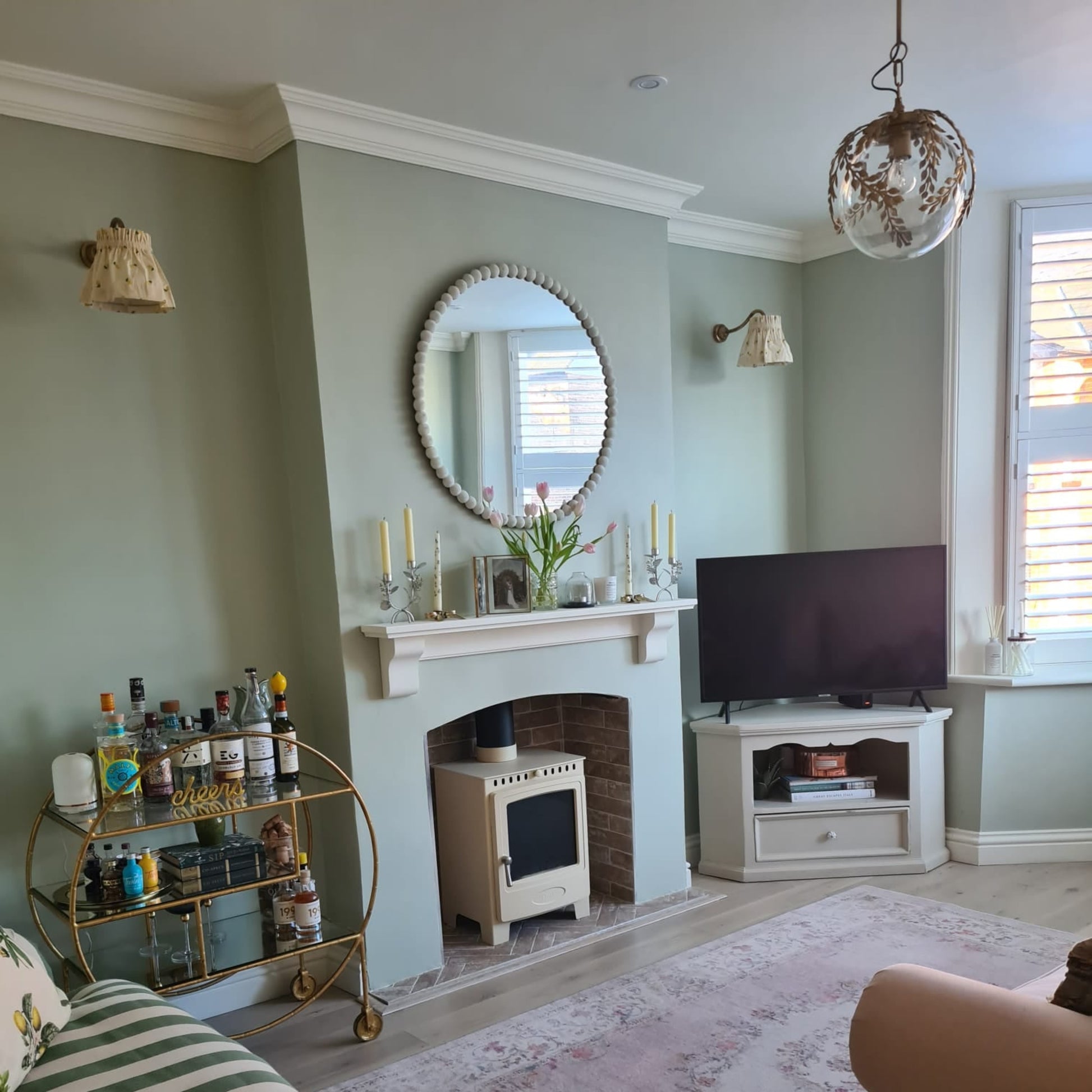 Example of Regency coving installed in Lounge