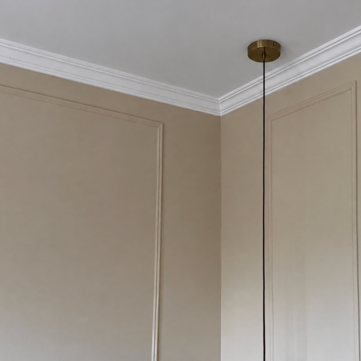 small plaster cornice in cream bedroom