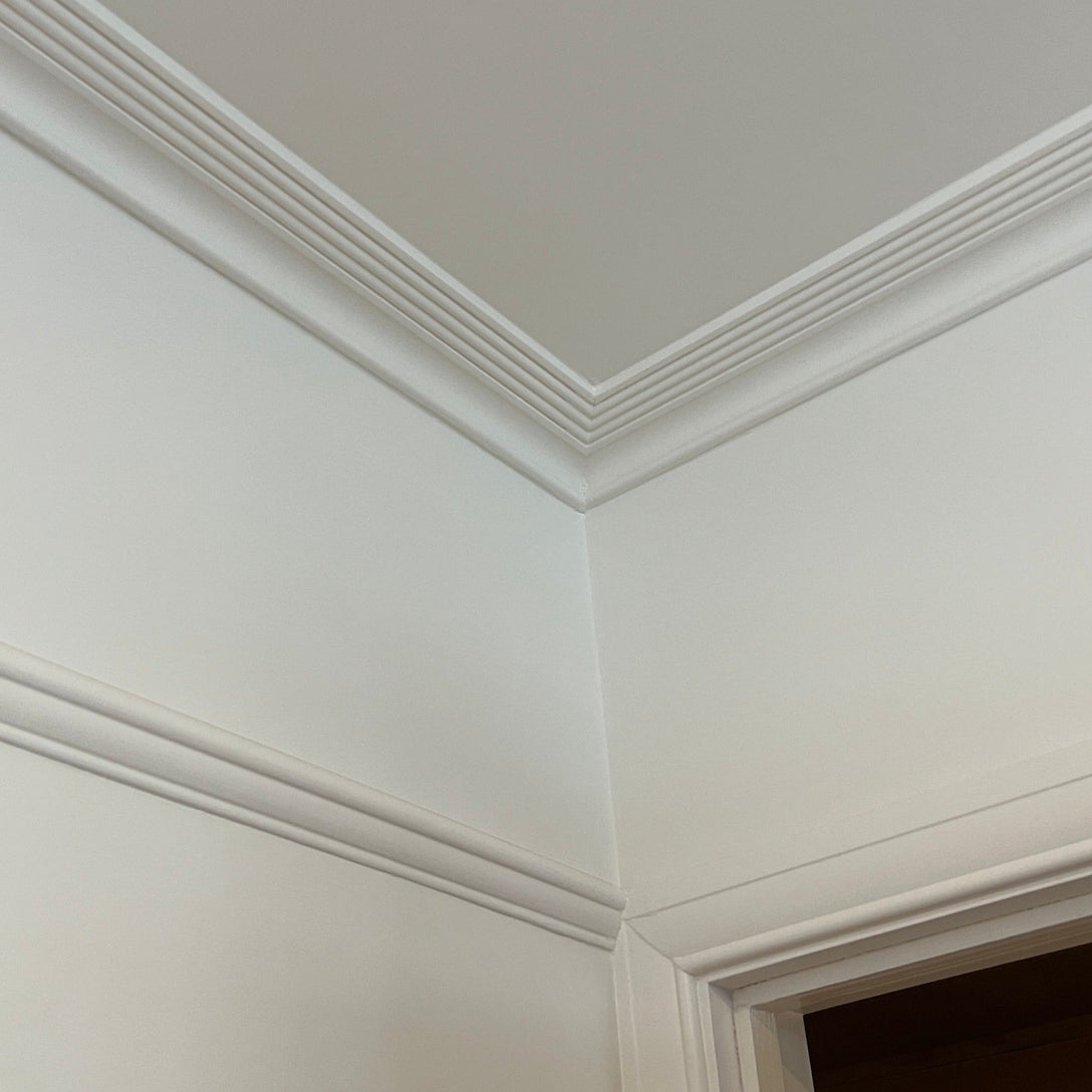 corner aspect of small plaster ceiling coving 