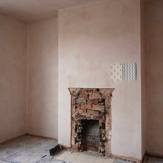 empty room before coving and ceiling rose instillation