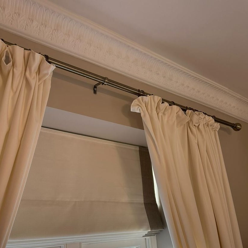 section of acanthus and plain leaf coving shown above curtains - 145mm 
