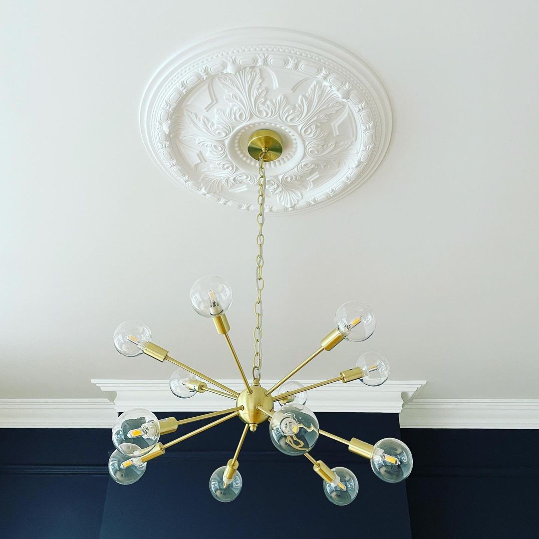 Acanthus & Ovolo Plaster Ceiling Rose shown in blue room 500mm dia. 