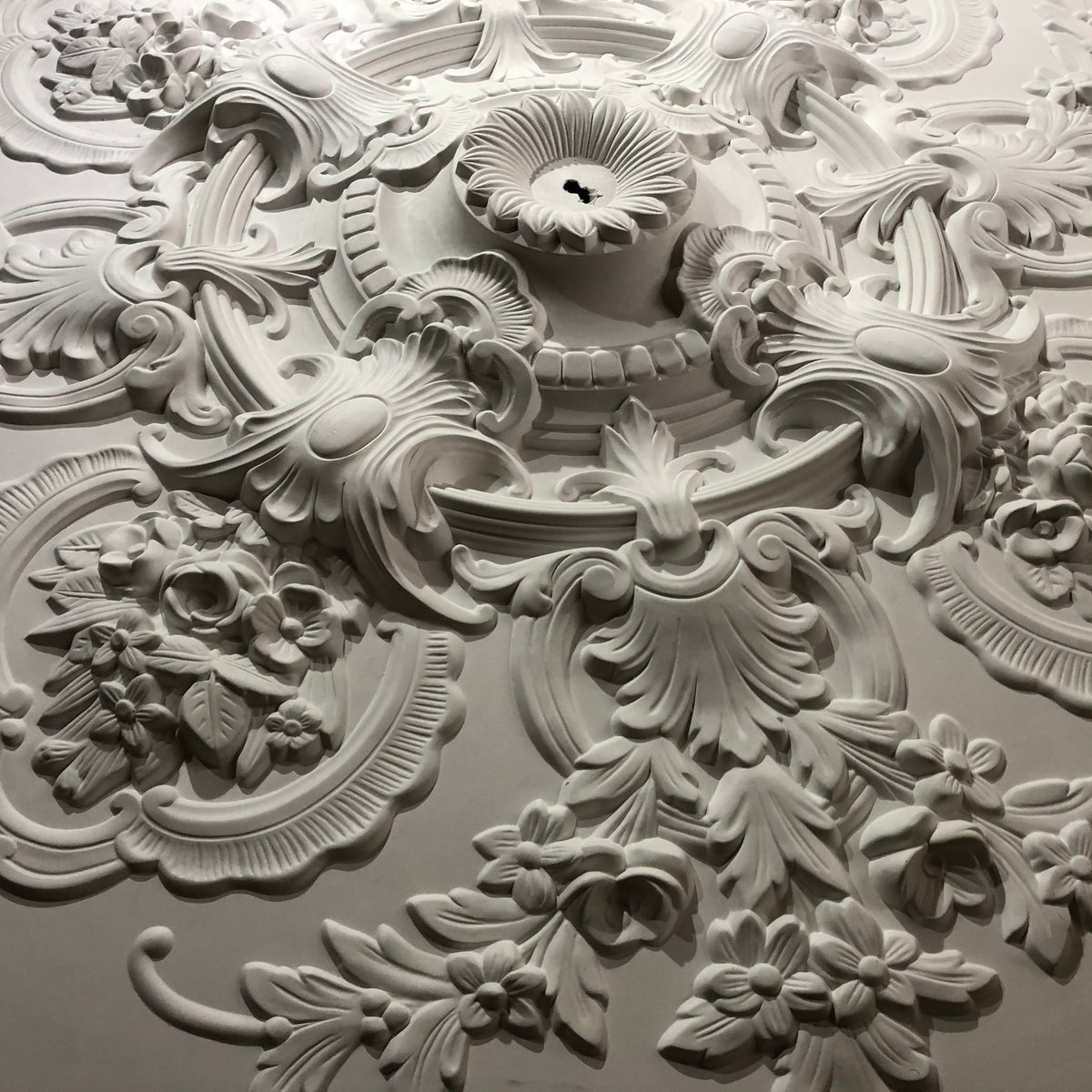 Plaster Roses Decor XL Victorian Florcal Plaster Ceiling Rose LPR071 | Plaster Ceiling Roses