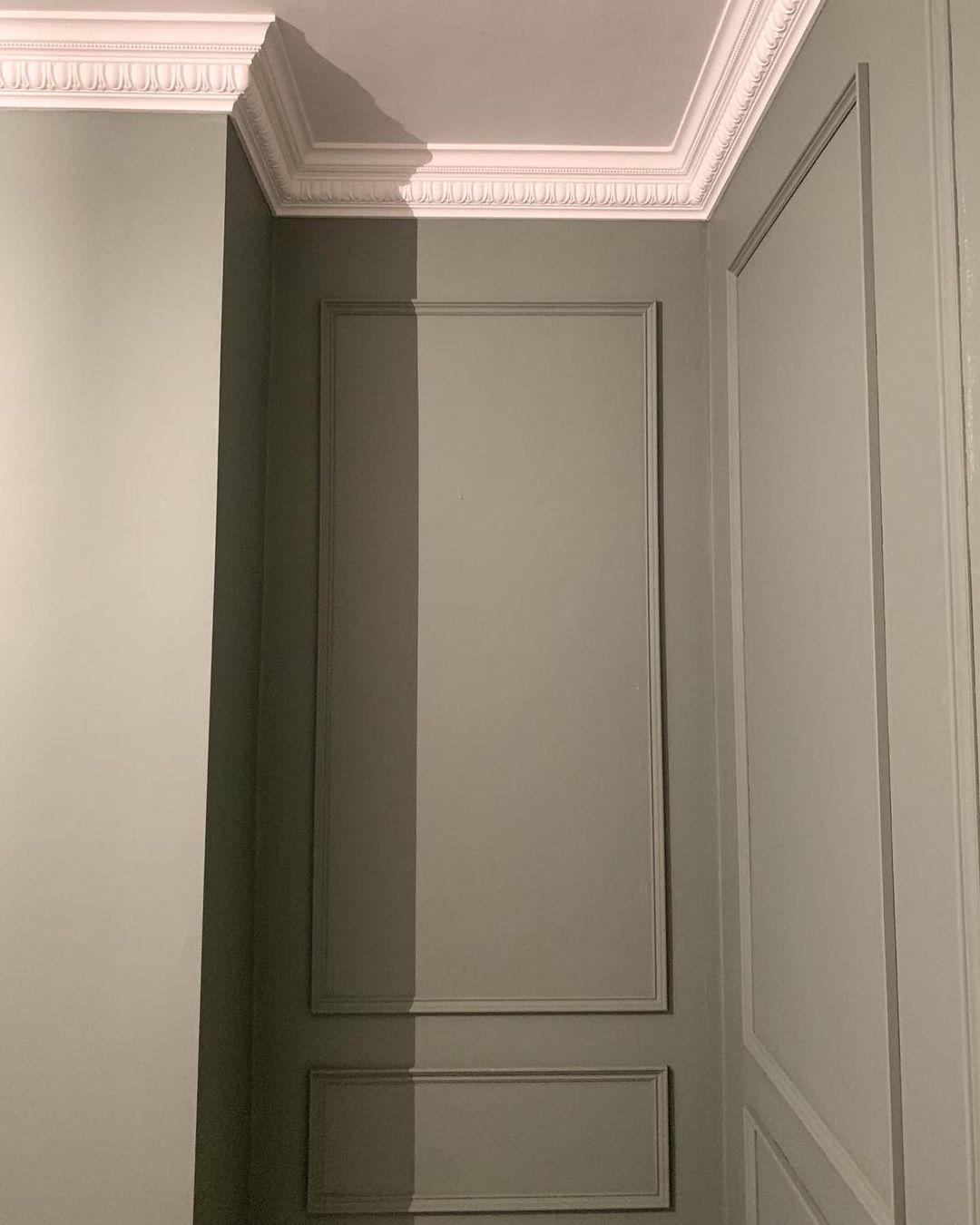 Egg & Dart cornice corner details
