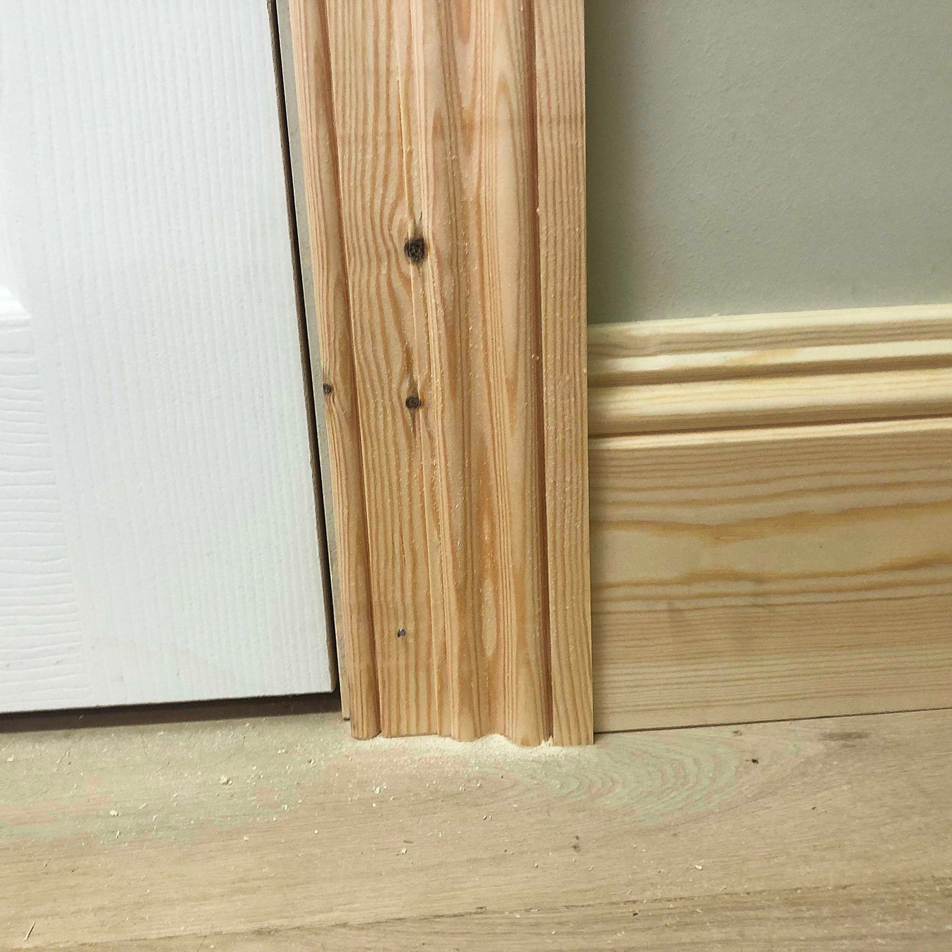 photo showing Victorian Timber Architrave meeting skirting board 105mm x 32mm