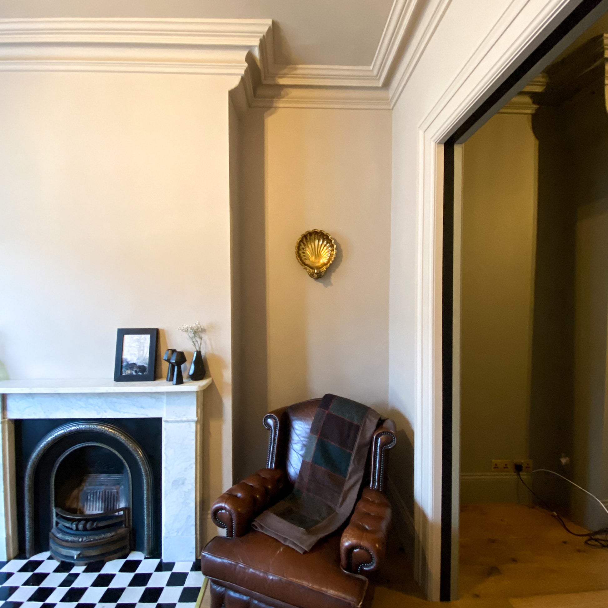 Victorian Swan Neck cornice in period room