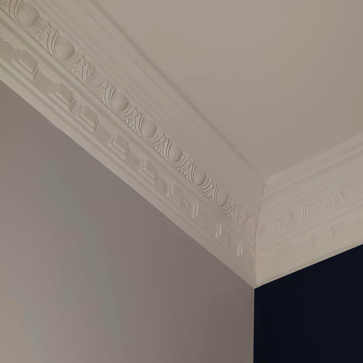 Dentil Egg & Dart coving in large room corner