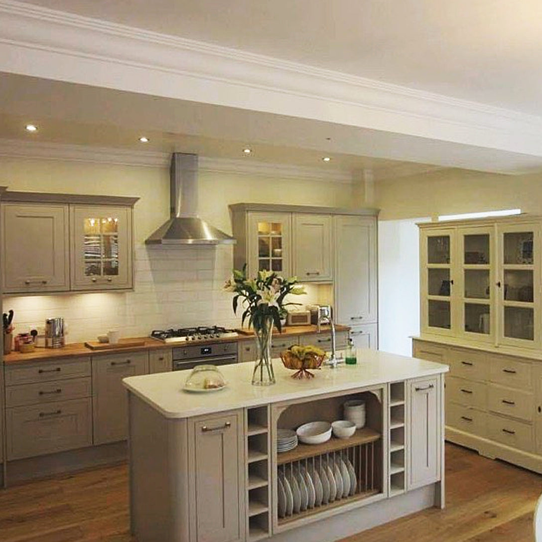 Ogee coving in cottage kitchen