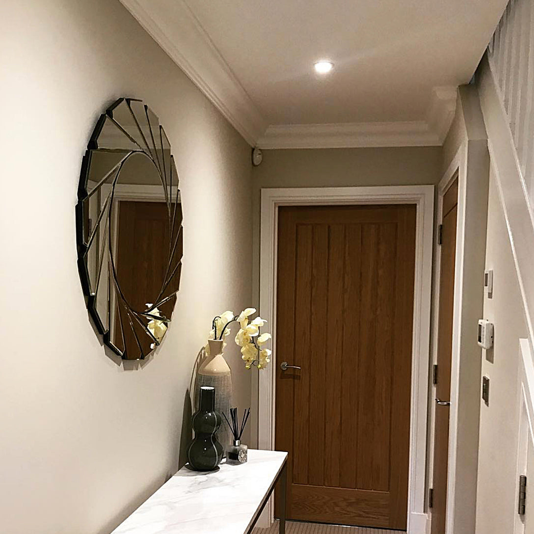 Ogee plaster cornice in hallway