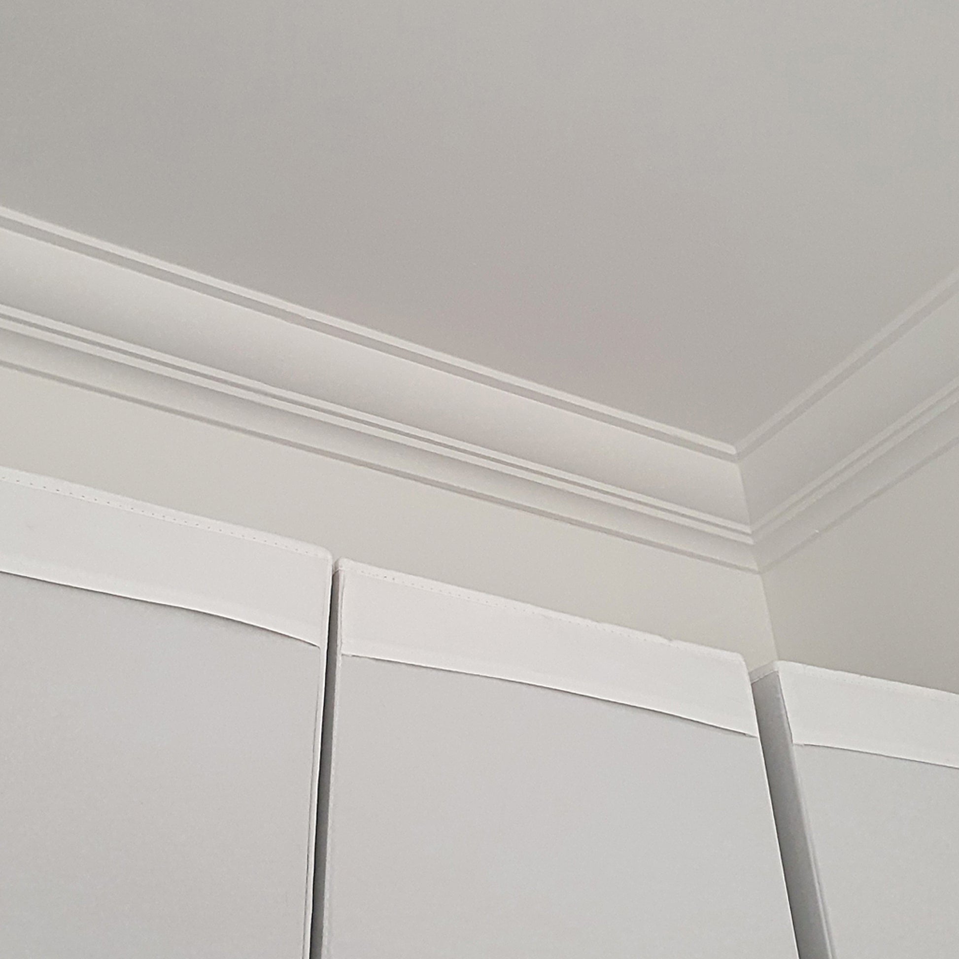 Ogee cornice in white living room