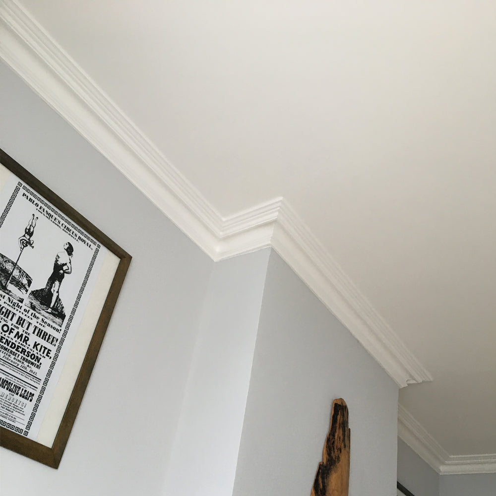 example of swan neck plaster coving fitted in light grey room - 100mm