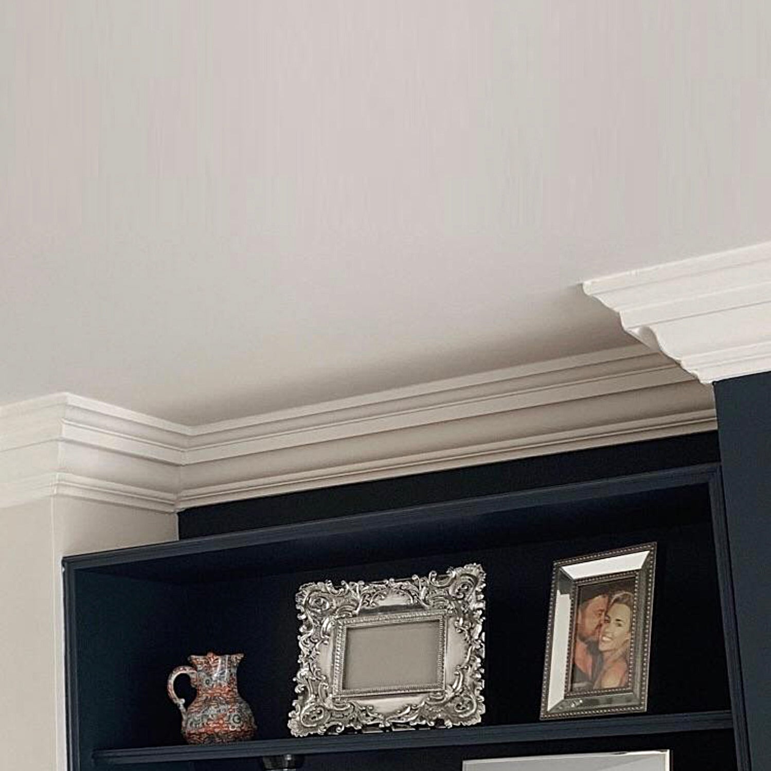 Regency Medium cornice above shelving unit