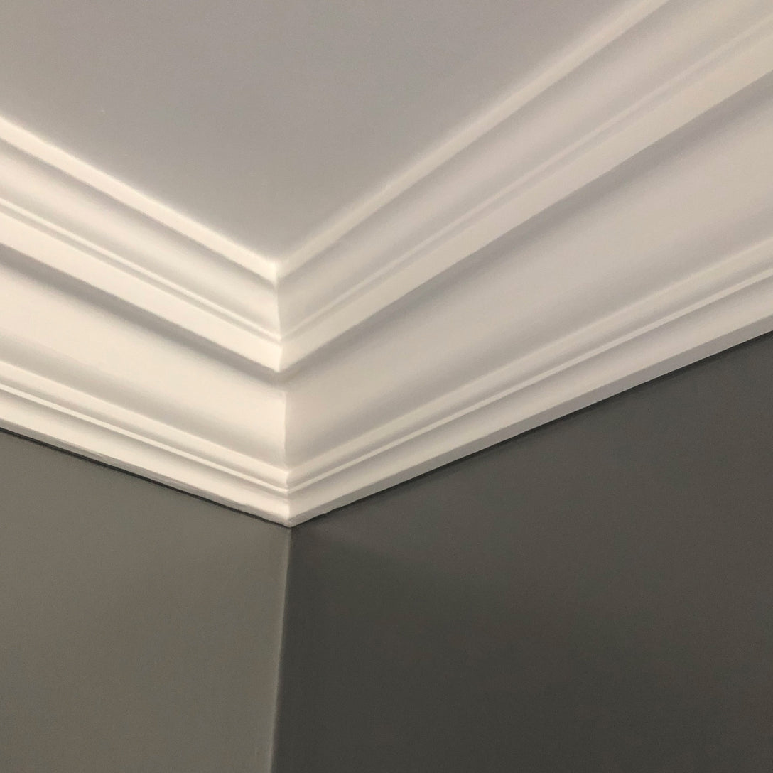 Regency Medium coving in large room corner