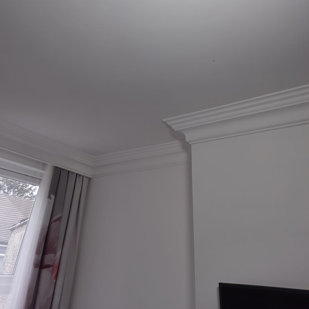 detailed photo showing fitted plaster coving victorian style