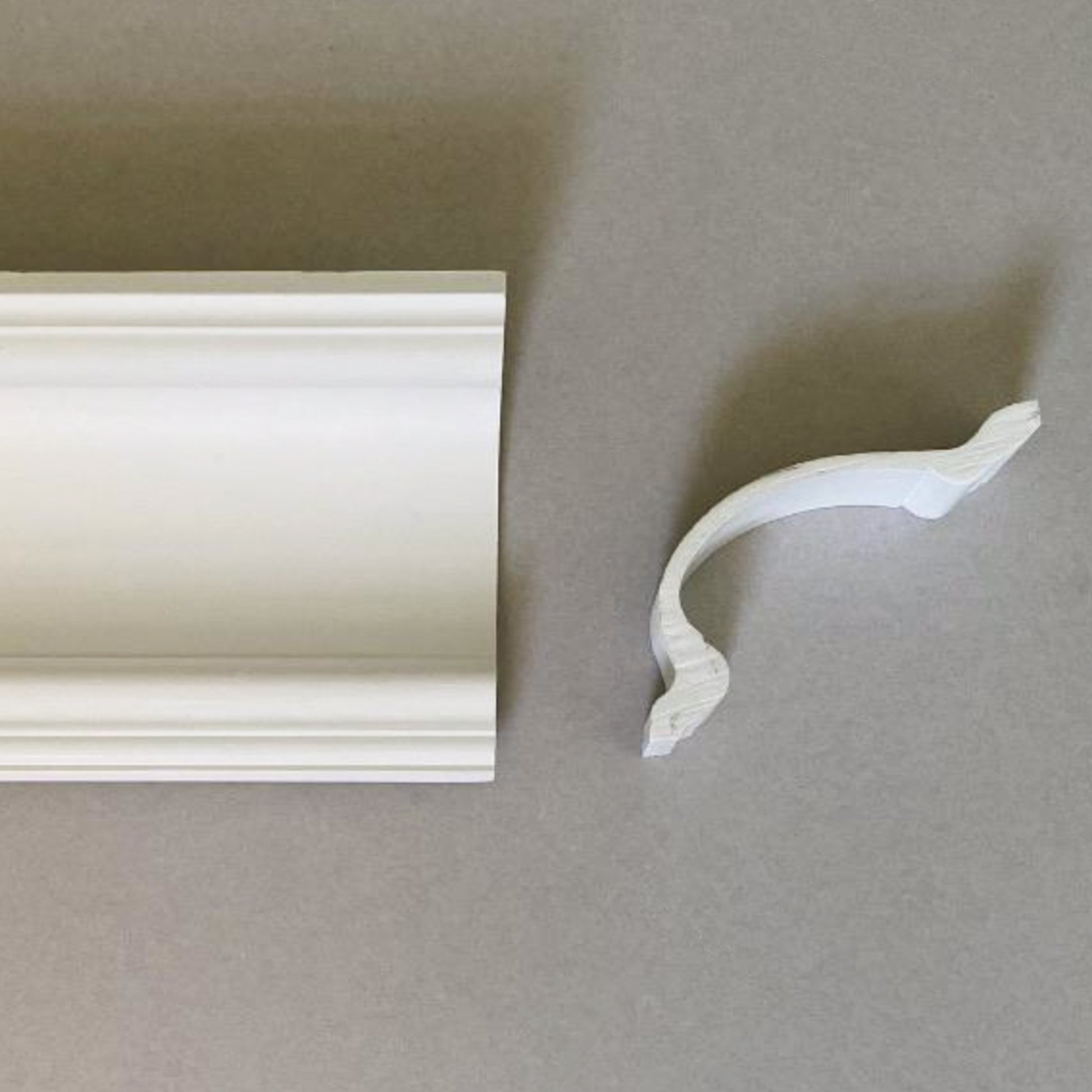 detailed side view of a section of Victorian Plain Cornice - 100MM 