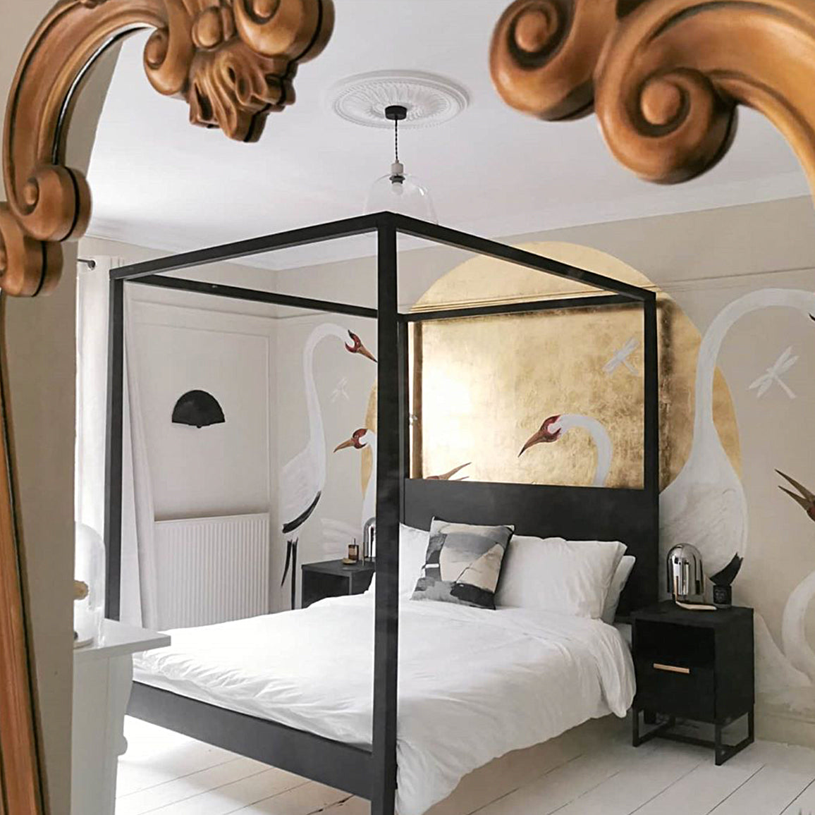 Sunflower Plaster Ceiling Rose with four poster bed