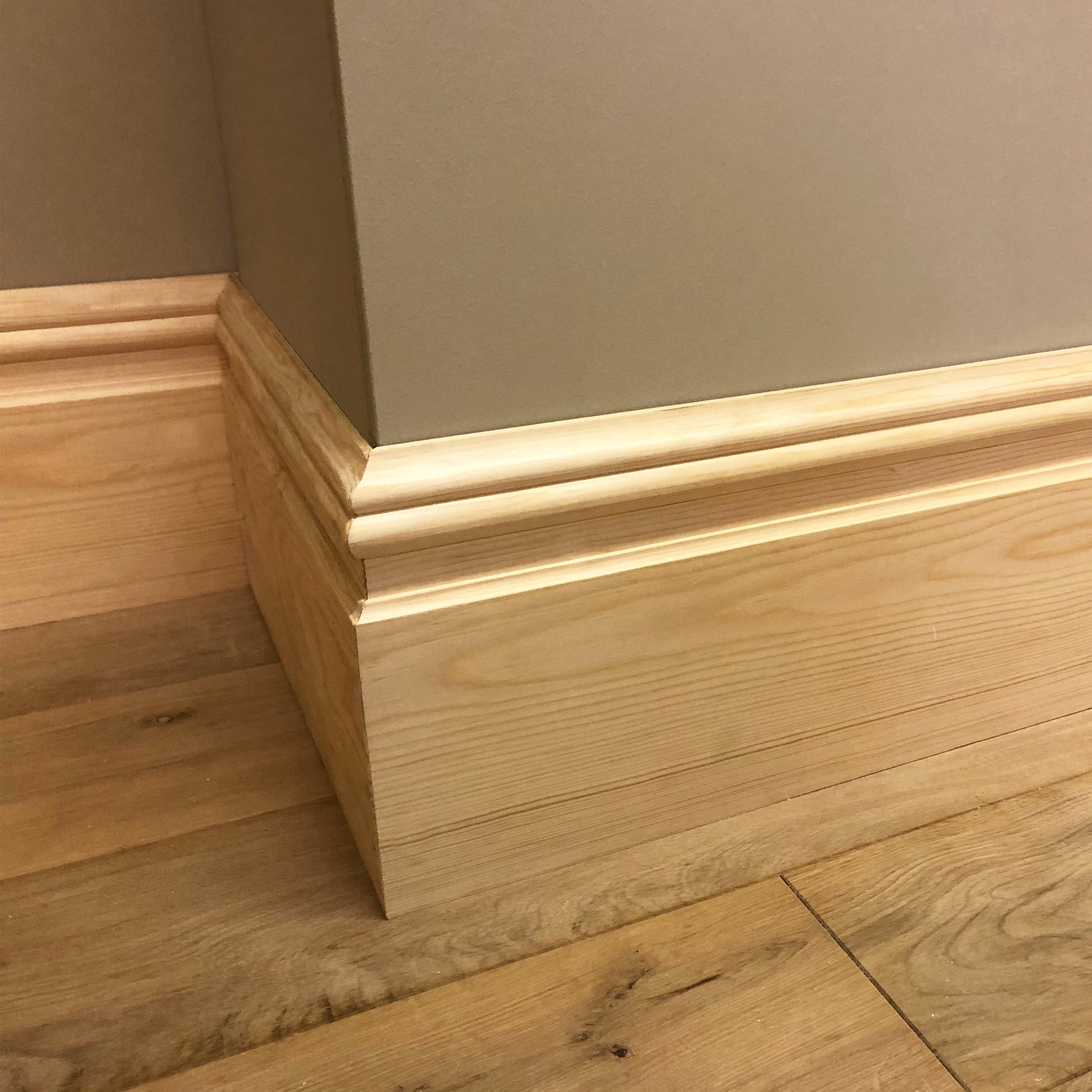 corner section of Nine Inch timber Skirting Board 215mm x 21mm 