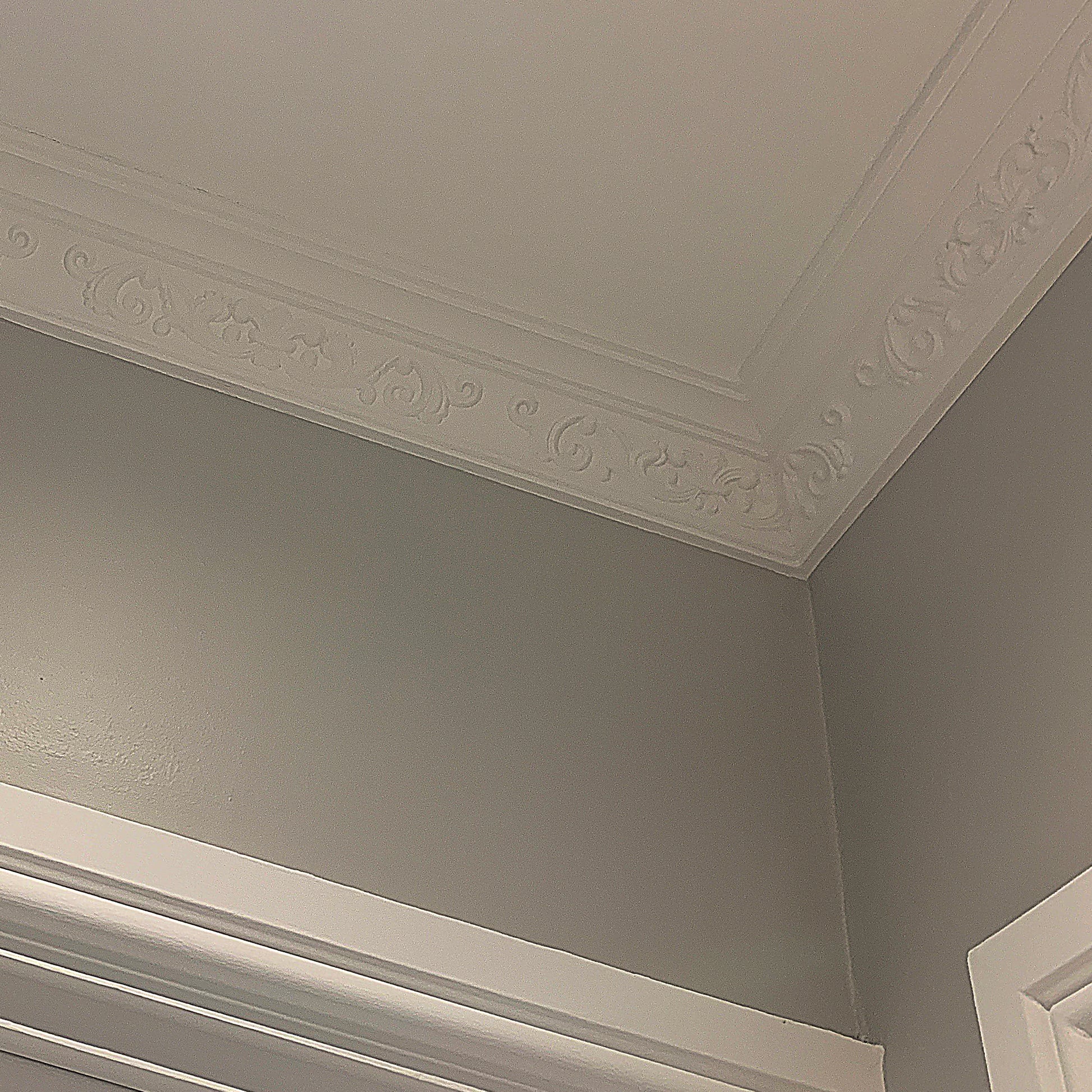 Fleur de Lys plaster coving corner example