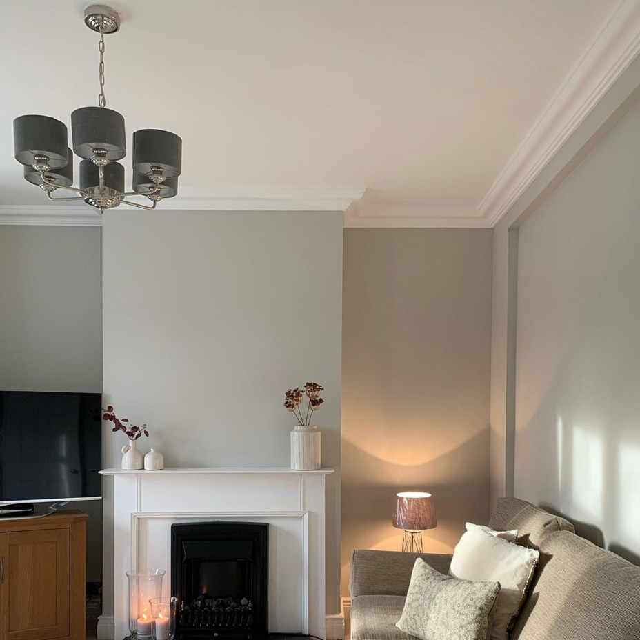 Ogee coving in cosy living room