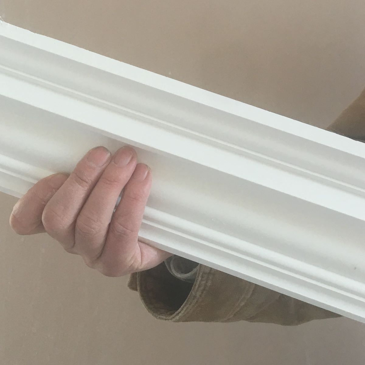 Regency Small cornice in-hand